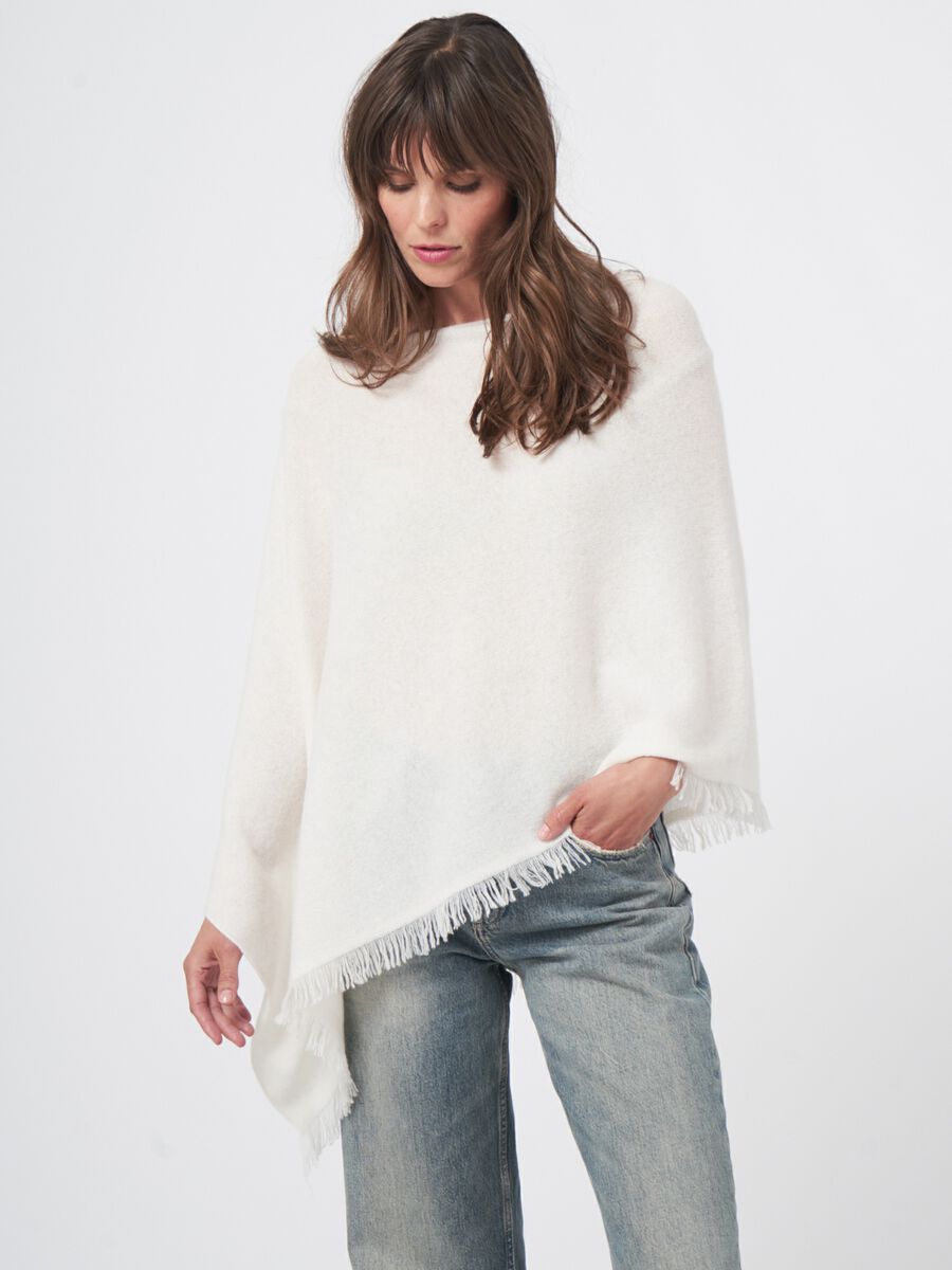 Fijngebreide poncho van organisch kasjmier met franjes image number 1