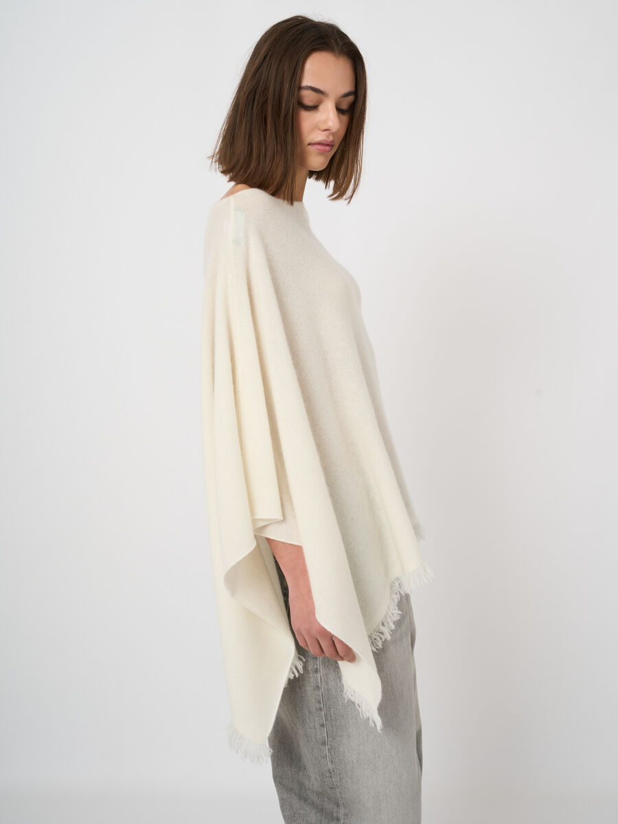 Fine-knit organic cashmere poncho with fringe image number 2