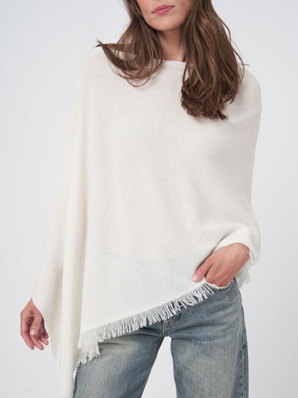Fine knit organic cashmere poncho with fringes image number 4