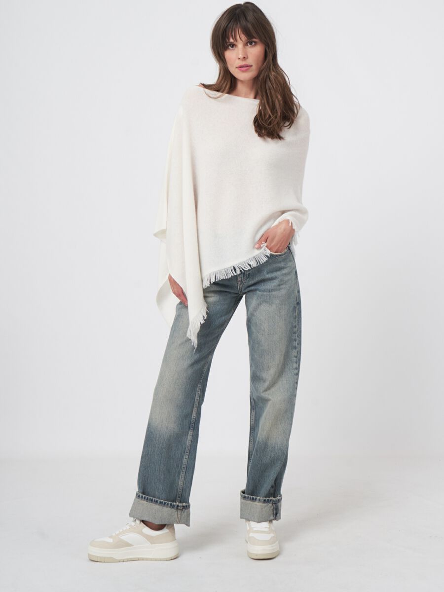 Fijngebreide poncho van organisch kasjmier met franjes image number 6