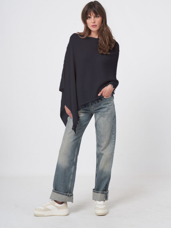 Poncho femme en cachemire — maille fine & franges élégantes image number 2