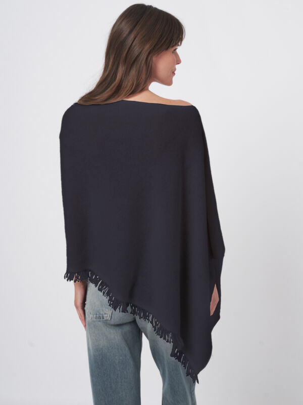 Poncho femme en cachemire — maille fine & franges élégantes image number 3