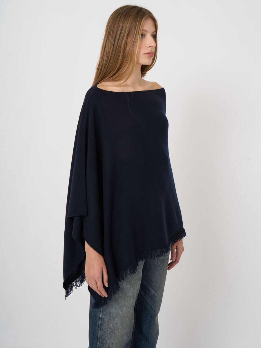 Fine-knit organic cashmere poncho with fringe image number 3