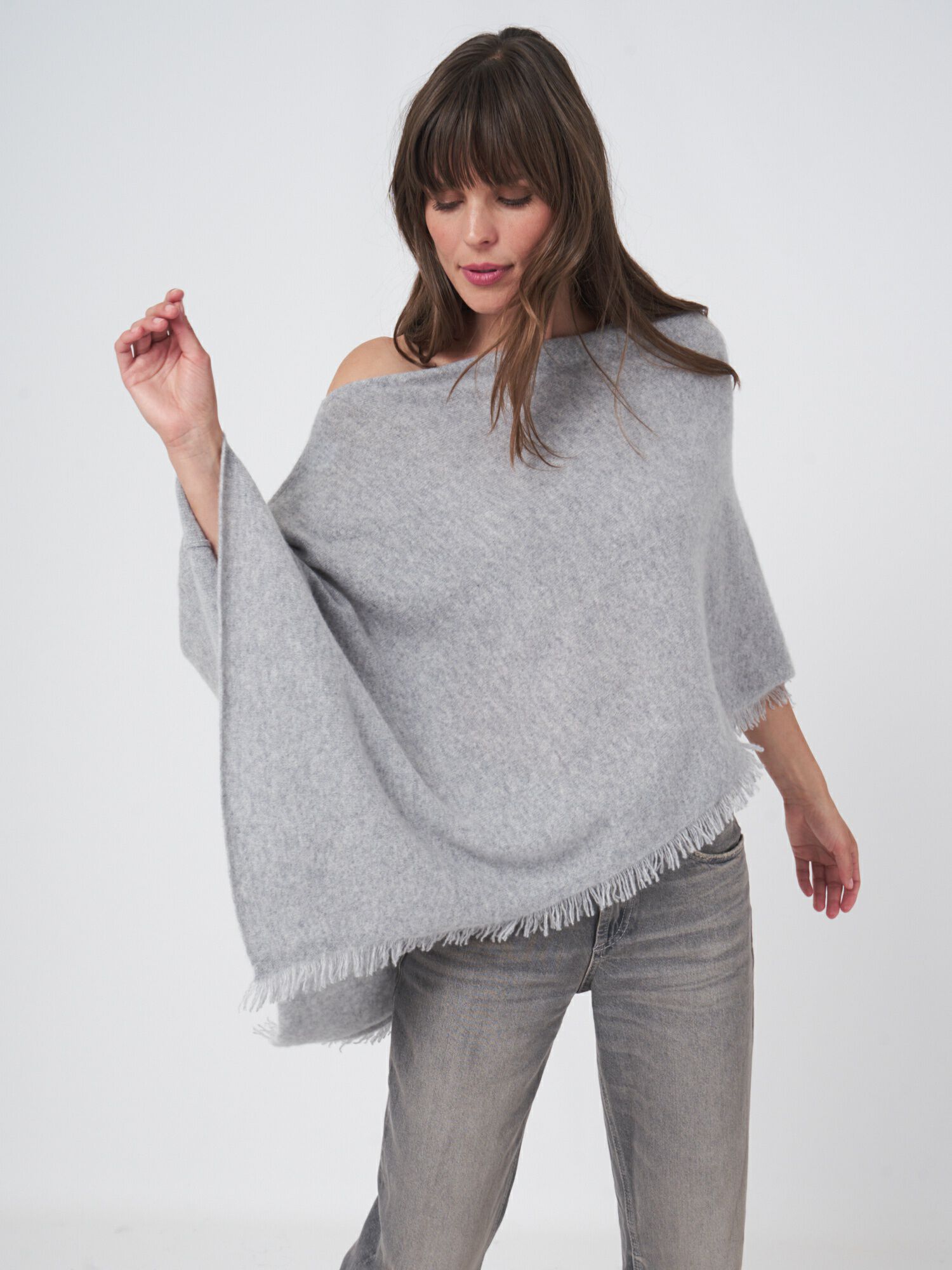 Organisch cashmere poncho met franjes