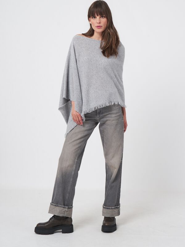 Poncho femme en cachemire — maille fine & franges élégantes image number 4