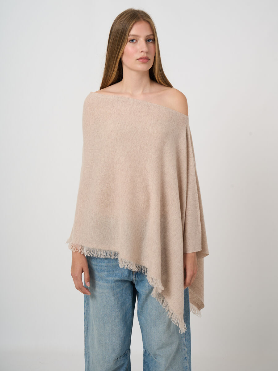 Fijngebreide kasjmier poncho met franjes image number 2