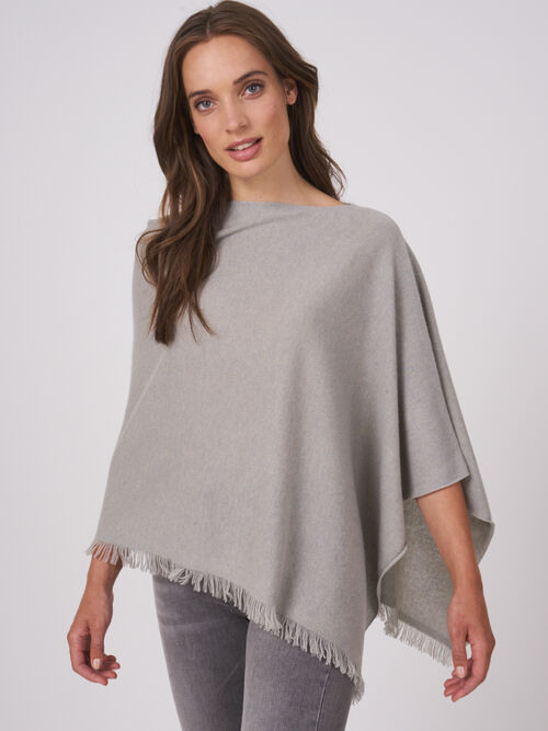 Fein gestrickter Poncho mit Fransen aus Bio-Kaschmir