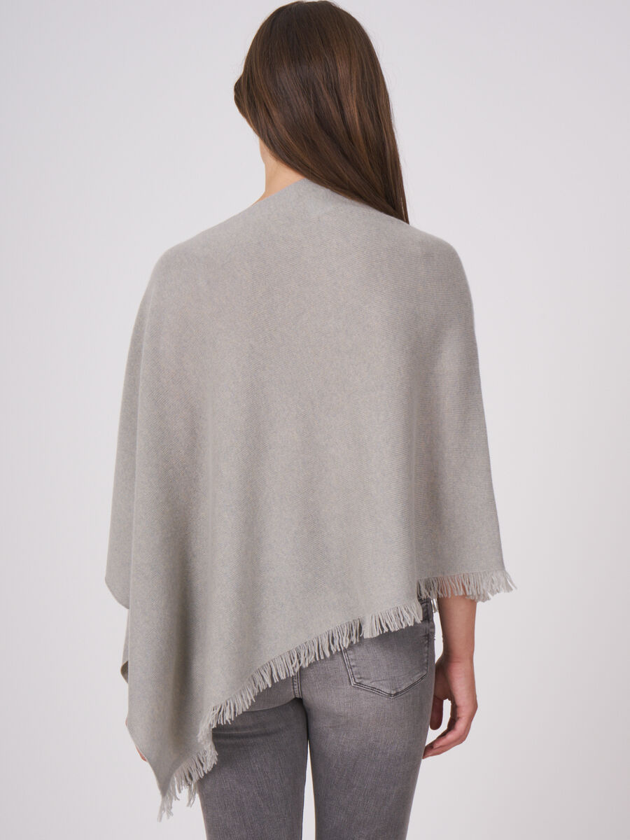 Fein gestrickter Poncho mit Fransen aus Bio-Kaschmir image number 140