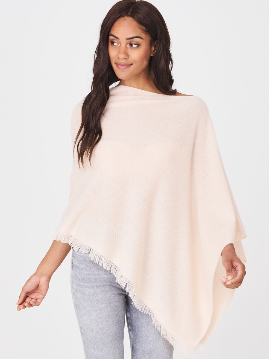 Fein gestrickter Poncho mit Fransen aus Bio-Kaschmir image number 147