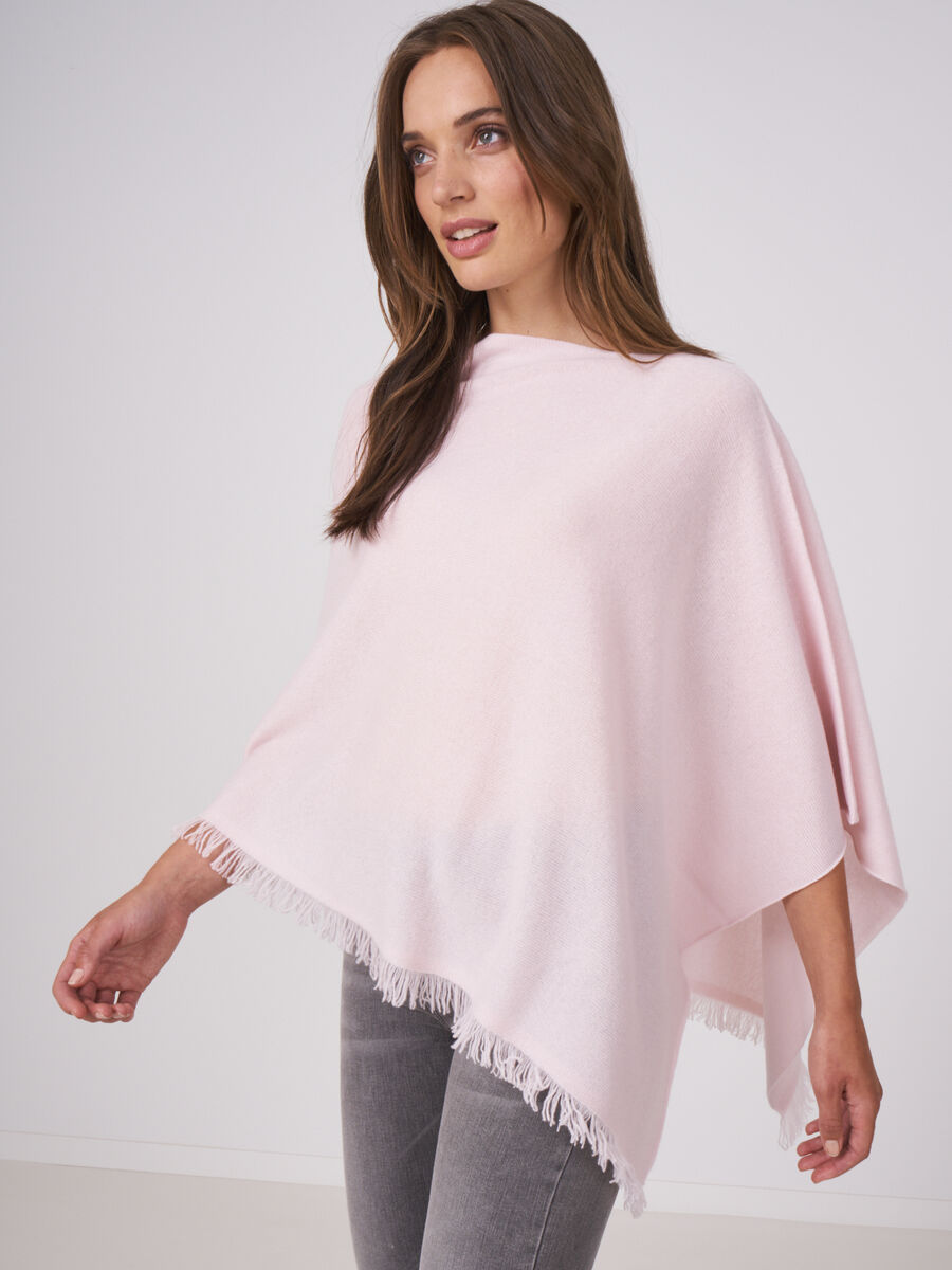Fein gestrickter Poncho mit Fransen aus Bio-Kaschmir image number 151
