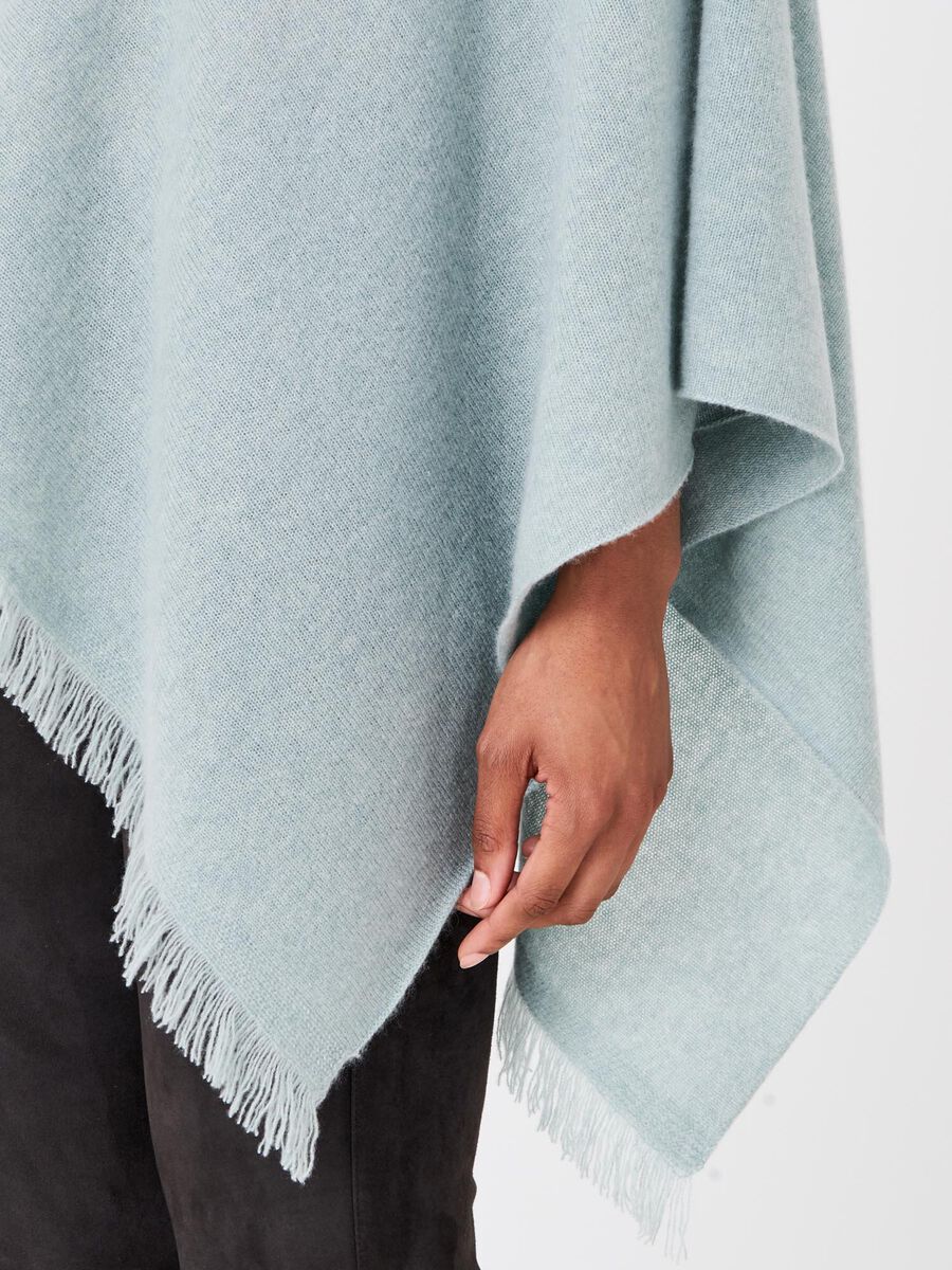 Fein gestrickter Poncho mit Fransen aus Bio-Kaschmir image number 157