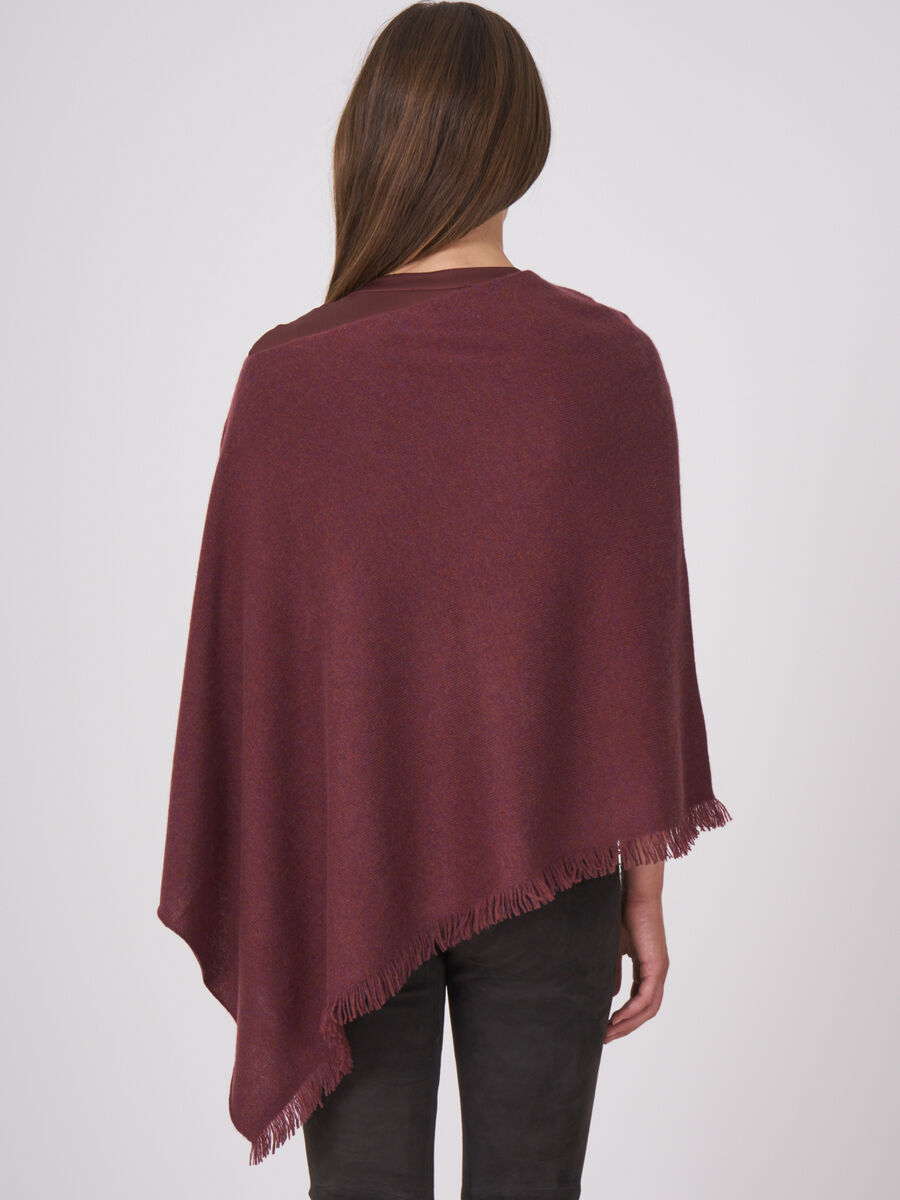Fein gestrickter Poncho mit Fransen aus Bio-Kaschmir image number 160