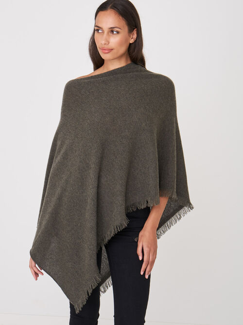 Fein gestrickter Poncho mit Fransen aus Bio-Kaschmir