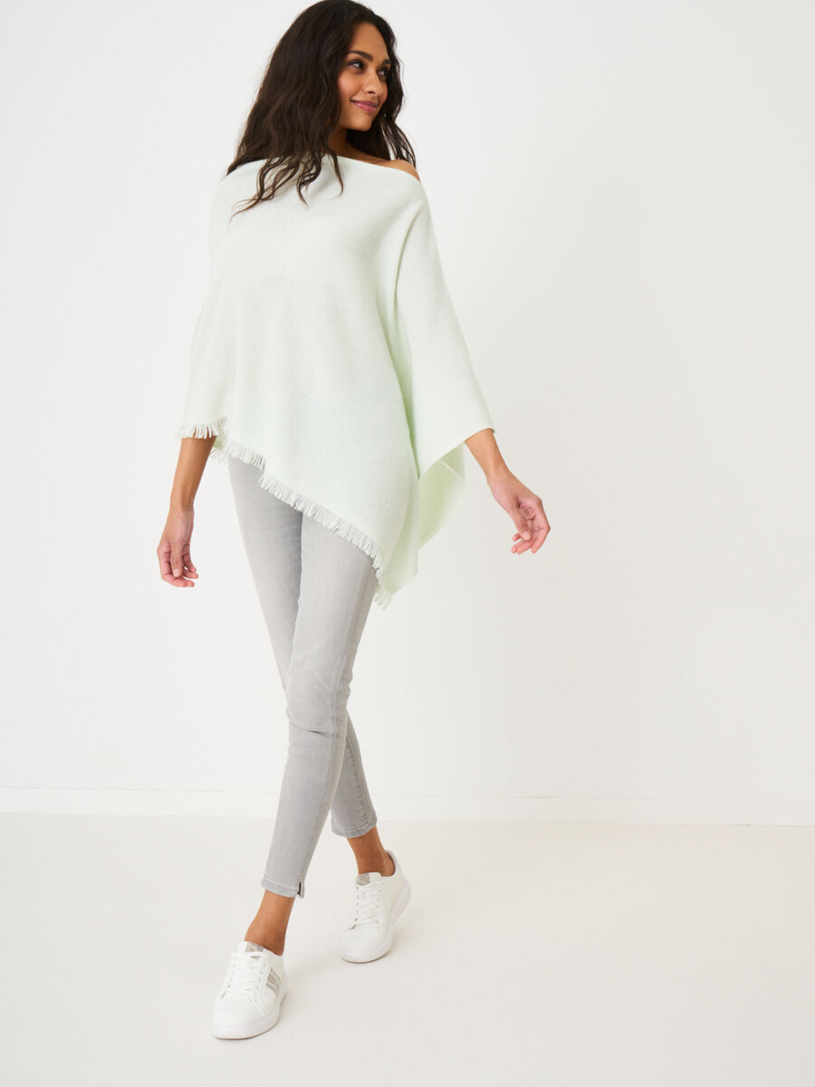 Fein gestrickter Poncho mit Fransen aus Bio-Kaschmir image number 182