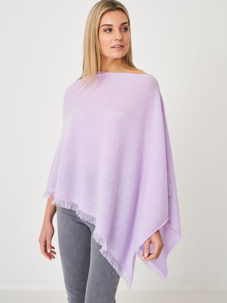 Fein gestrickter Poncho mit Fransen aus Bio-Kaschmir image number 183