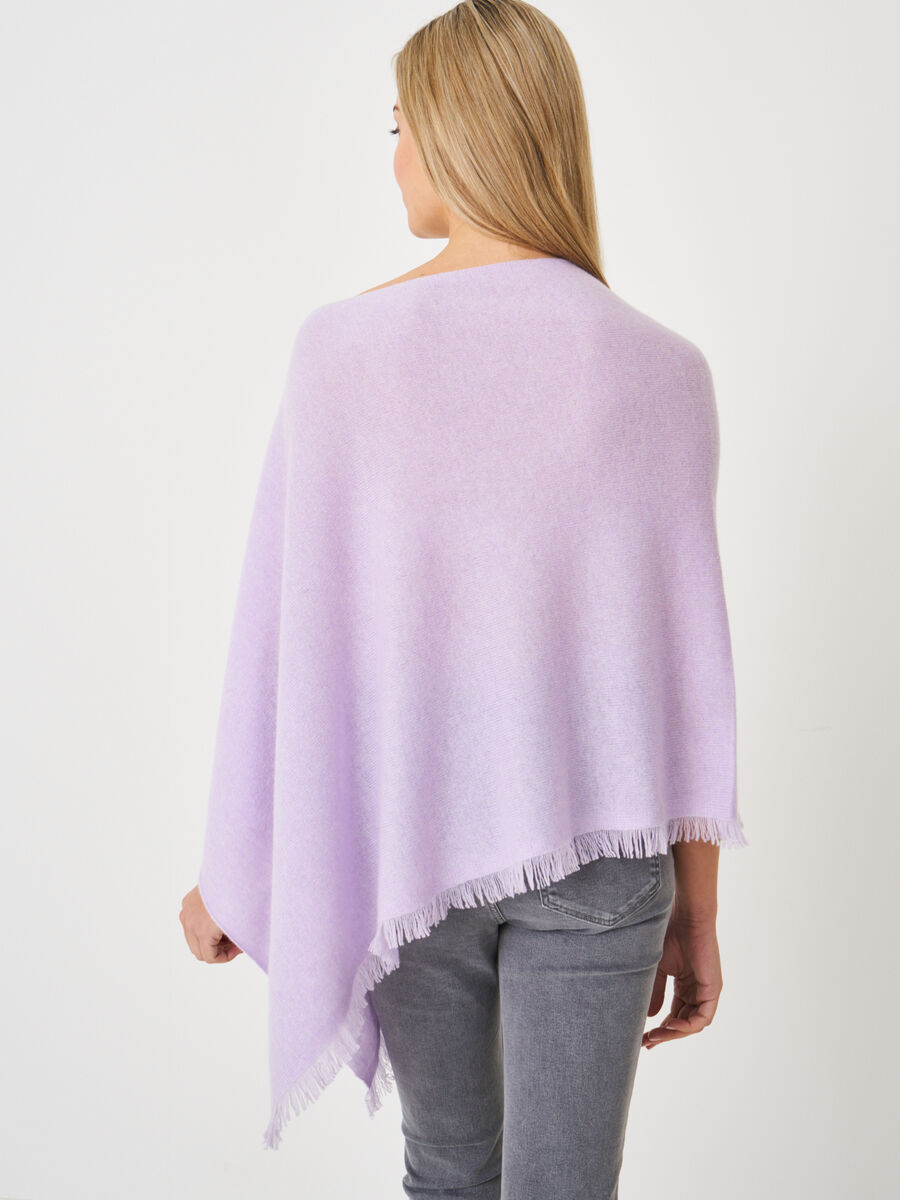 Fein gestrickter Poncho mit Fransen aus Bio-Kaschmir image number 184