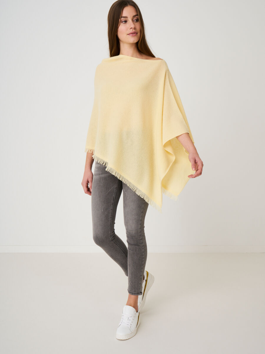 Fein gestrickter Poncho mit Fransen aus Bio-Kaschmir image number 190