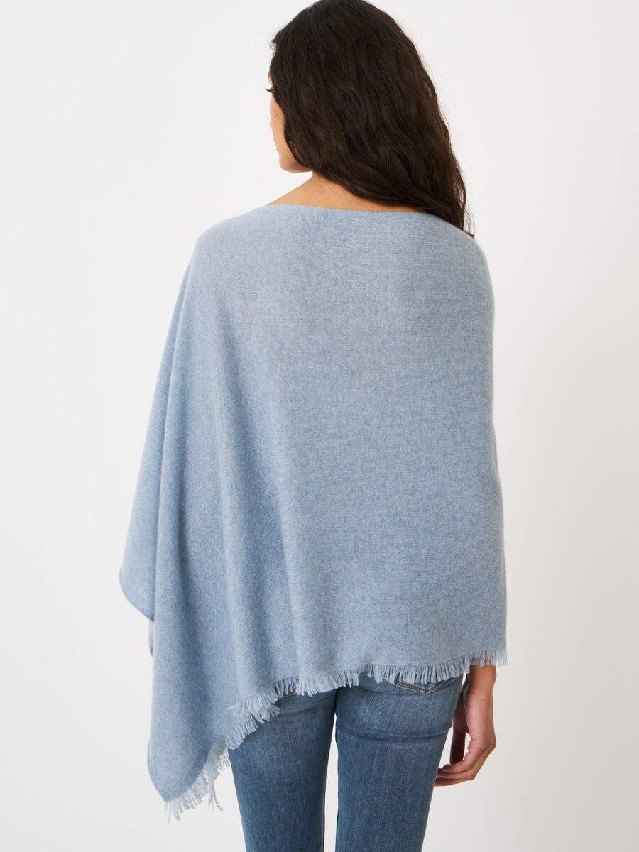 Fein gestrickter Poncho mit Fransen aus Bio-Kaschmir image number 192