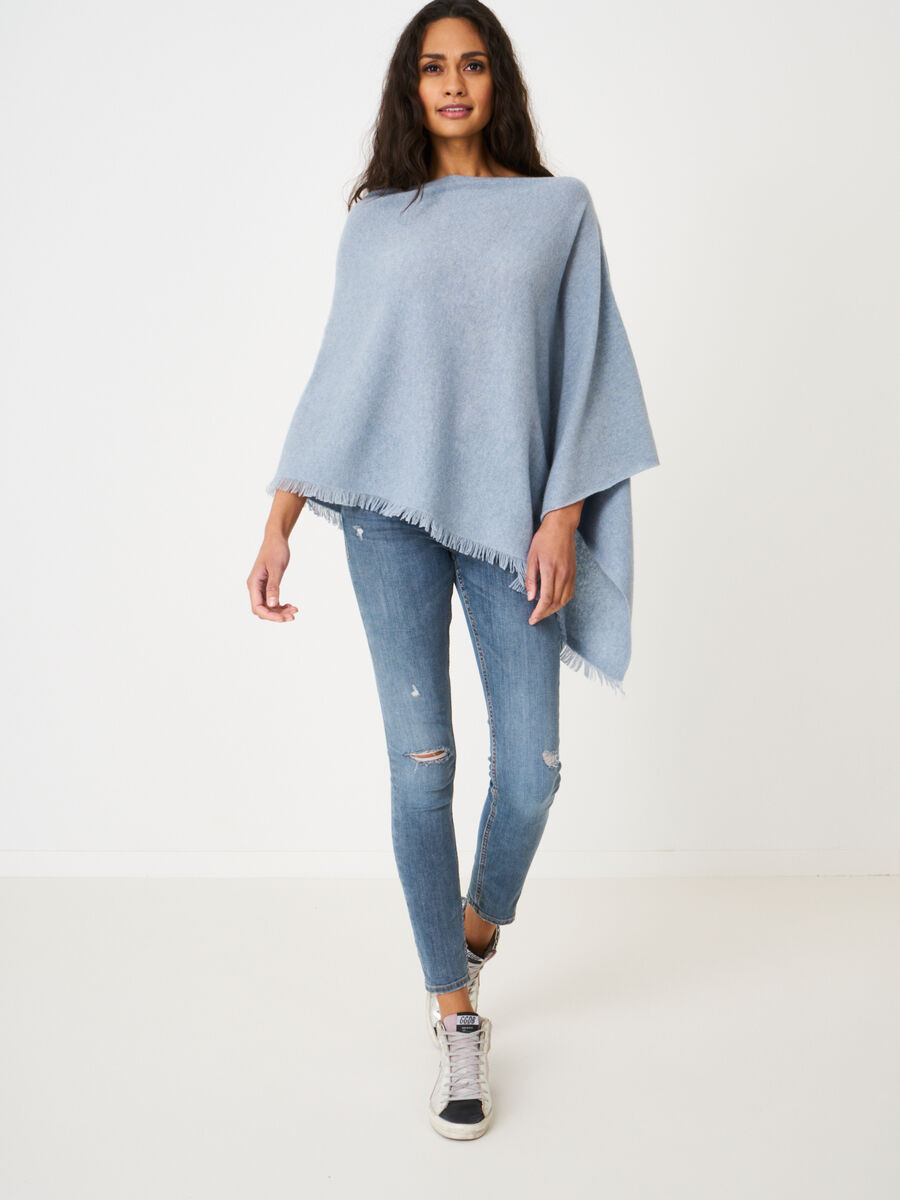 Fein gestrickter Poncho mit Fransen aus Bio-Kaschmir image number 194