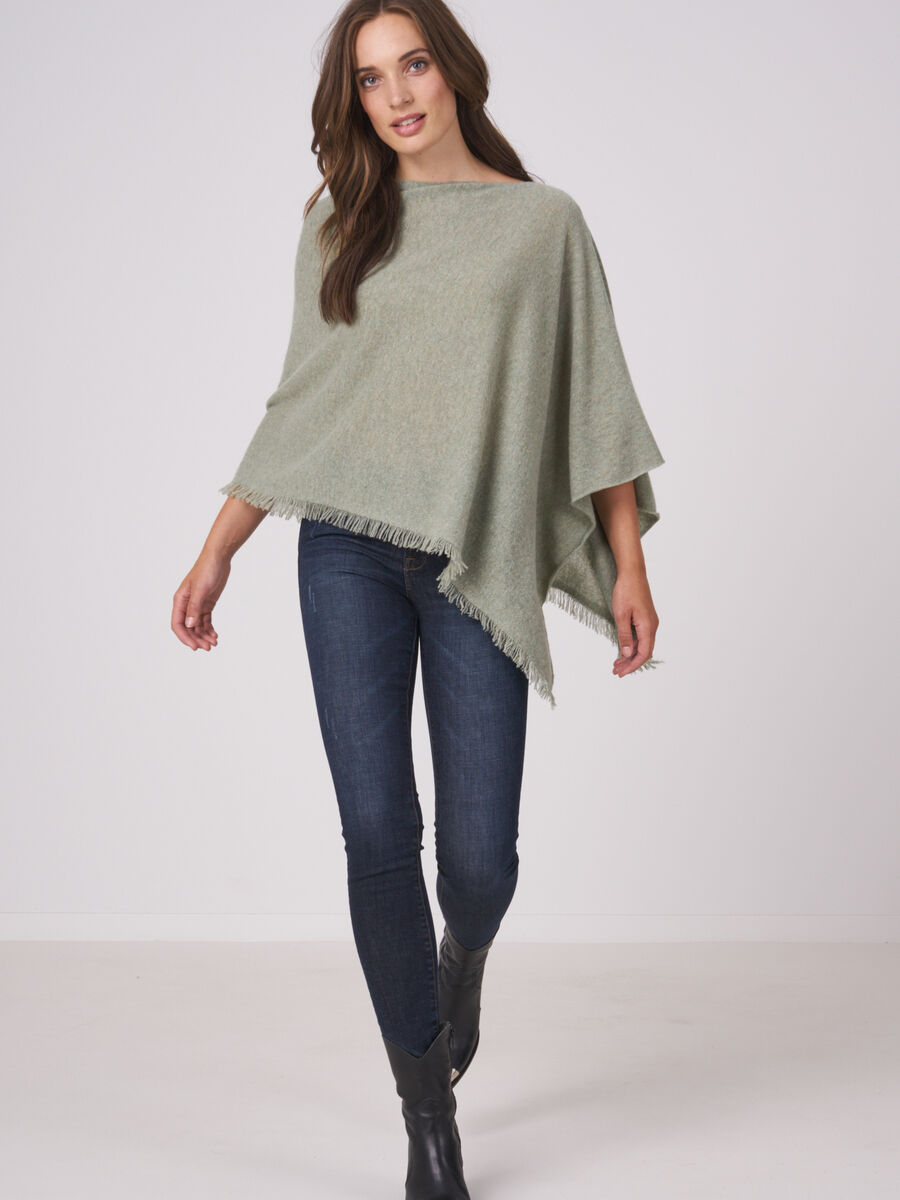 Fein gestrickter Poncho mit Fransen aus Bio-Kaschmir image number 202