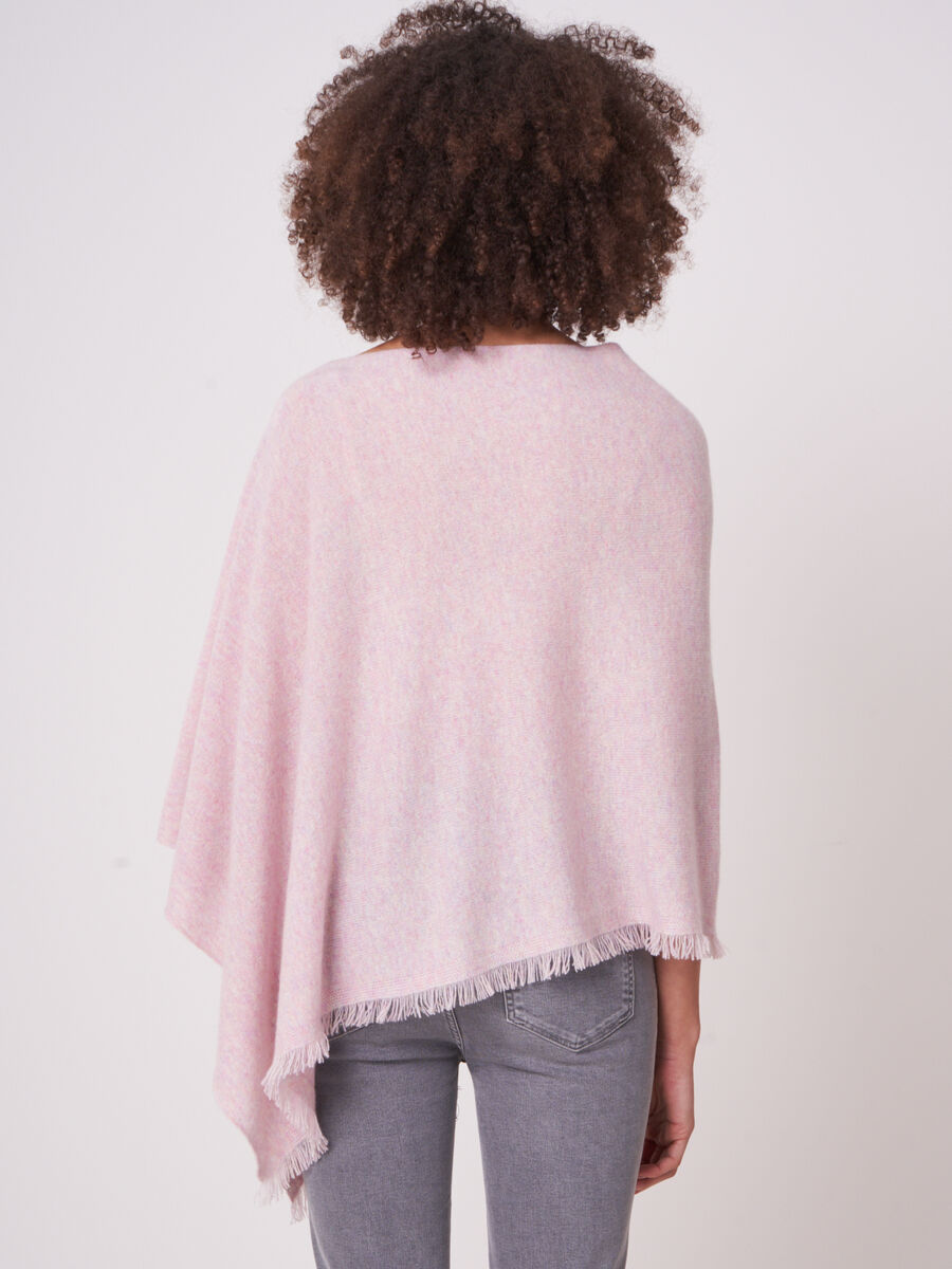 Fein gestrickter Poncho mit Fransen aus Bio-Kaschmir image number 216