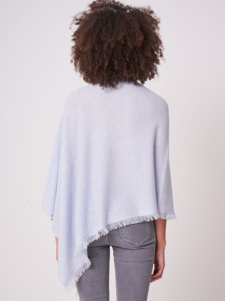 Fein gestrickter Poncho mit Fransen aus Bio-Kaschmir image number 220