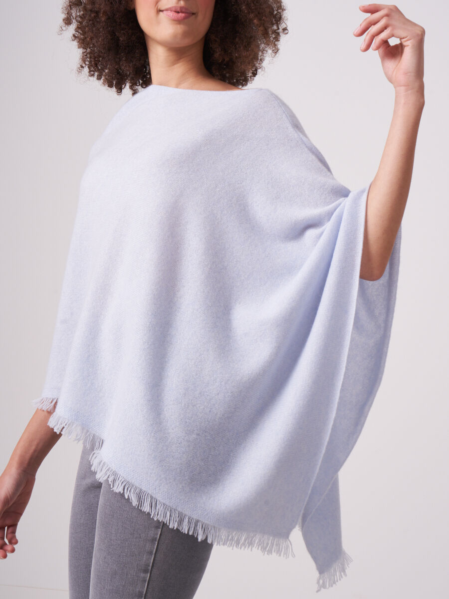 Fein gestrickter Poncho mit Fransen aus Bio-Kaschmir image number 221