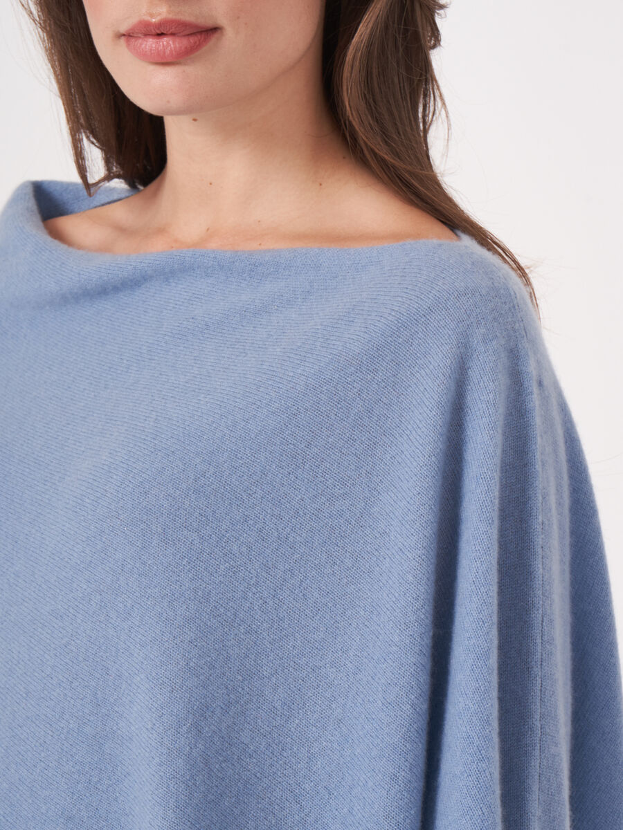 Fein gestrickter Poncho mit Fransen aus Bio-Kaschmir image number 231