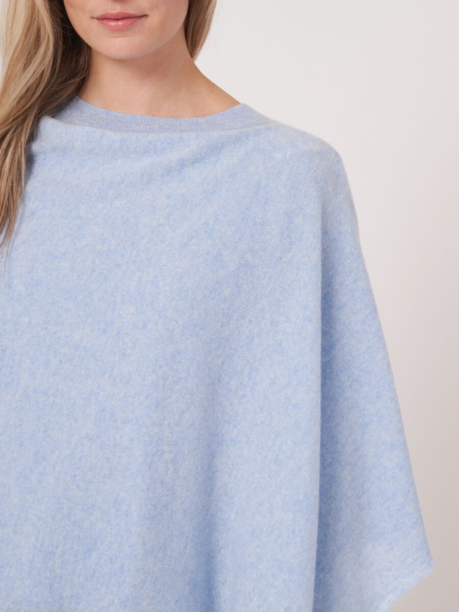 Fein gestrickter Poncho mit Fransen aus Bio-Kaschmir image number 249