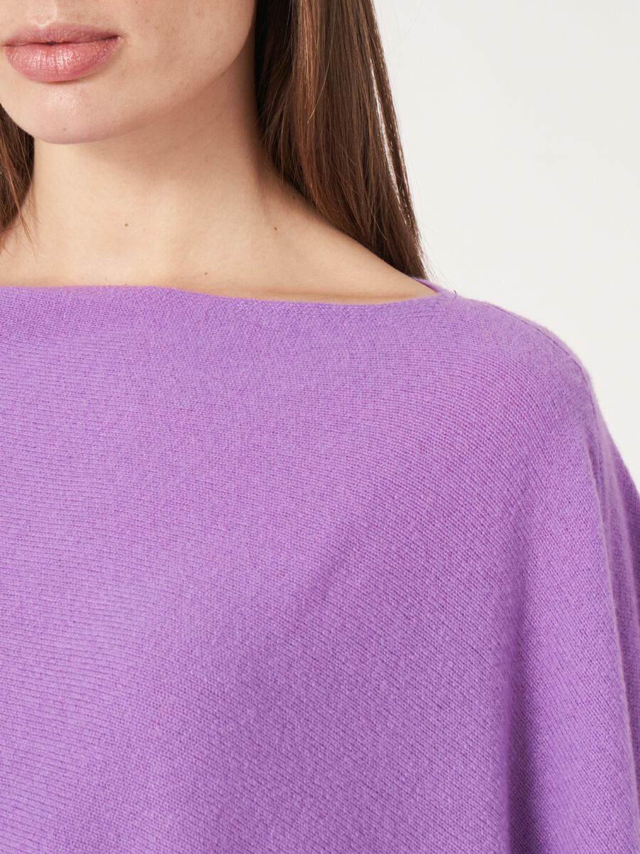 Fein gestrickter Poncho mit Fransen aus Bio-Kaschmir image number 128