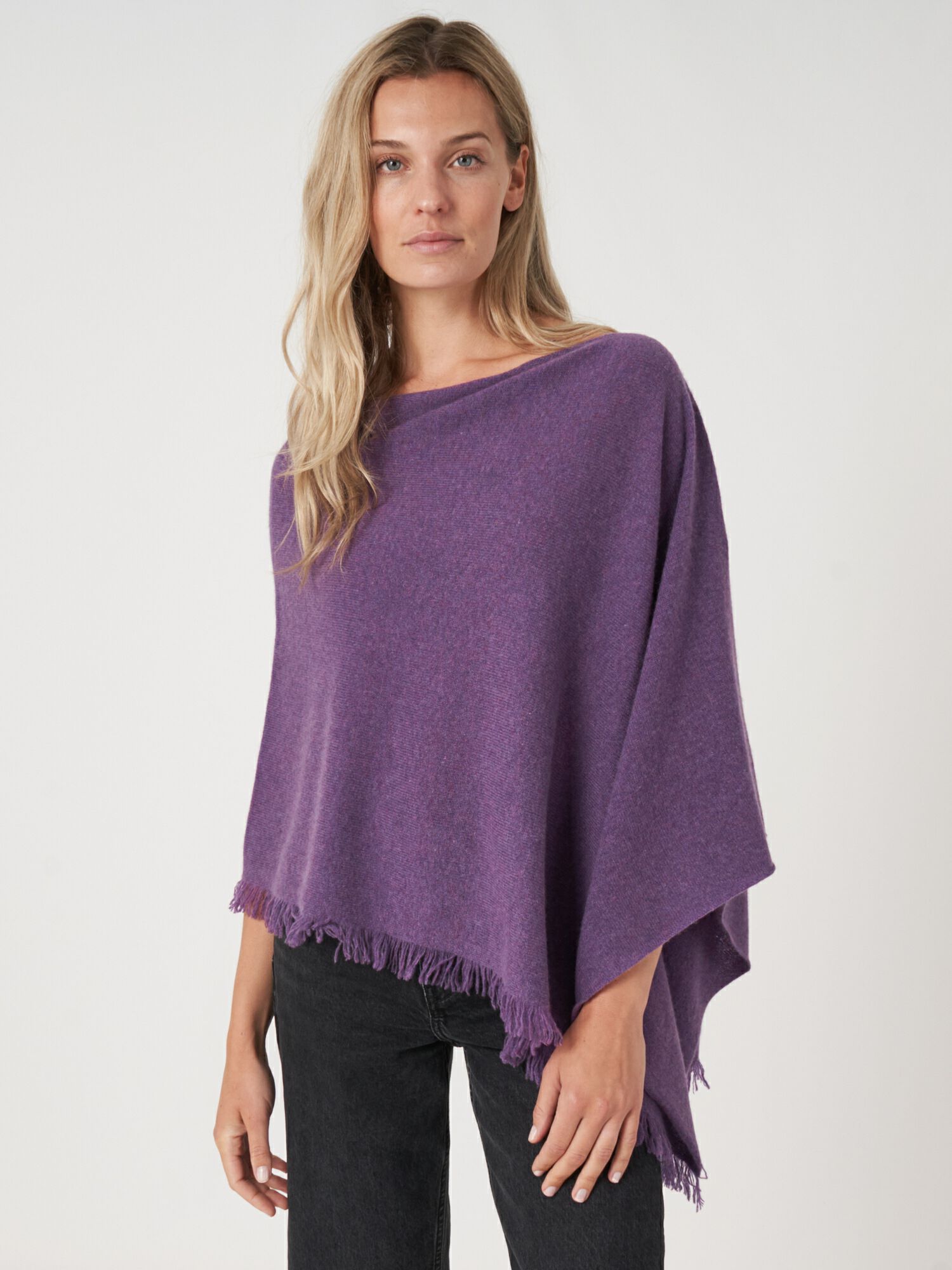 Organisch cashmere poncho met franjes