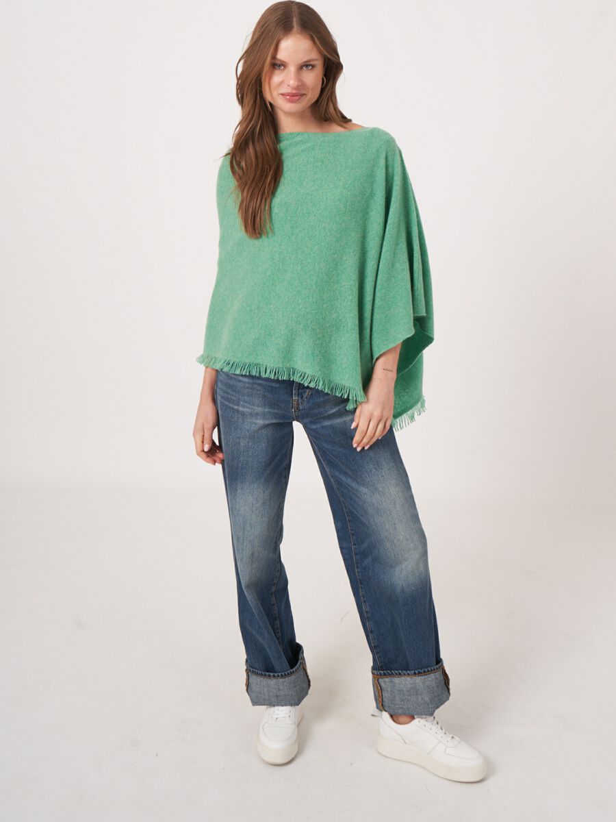 Fein gestrickter Poncho mit Fransen aus Bio-Kaschmir image number 94