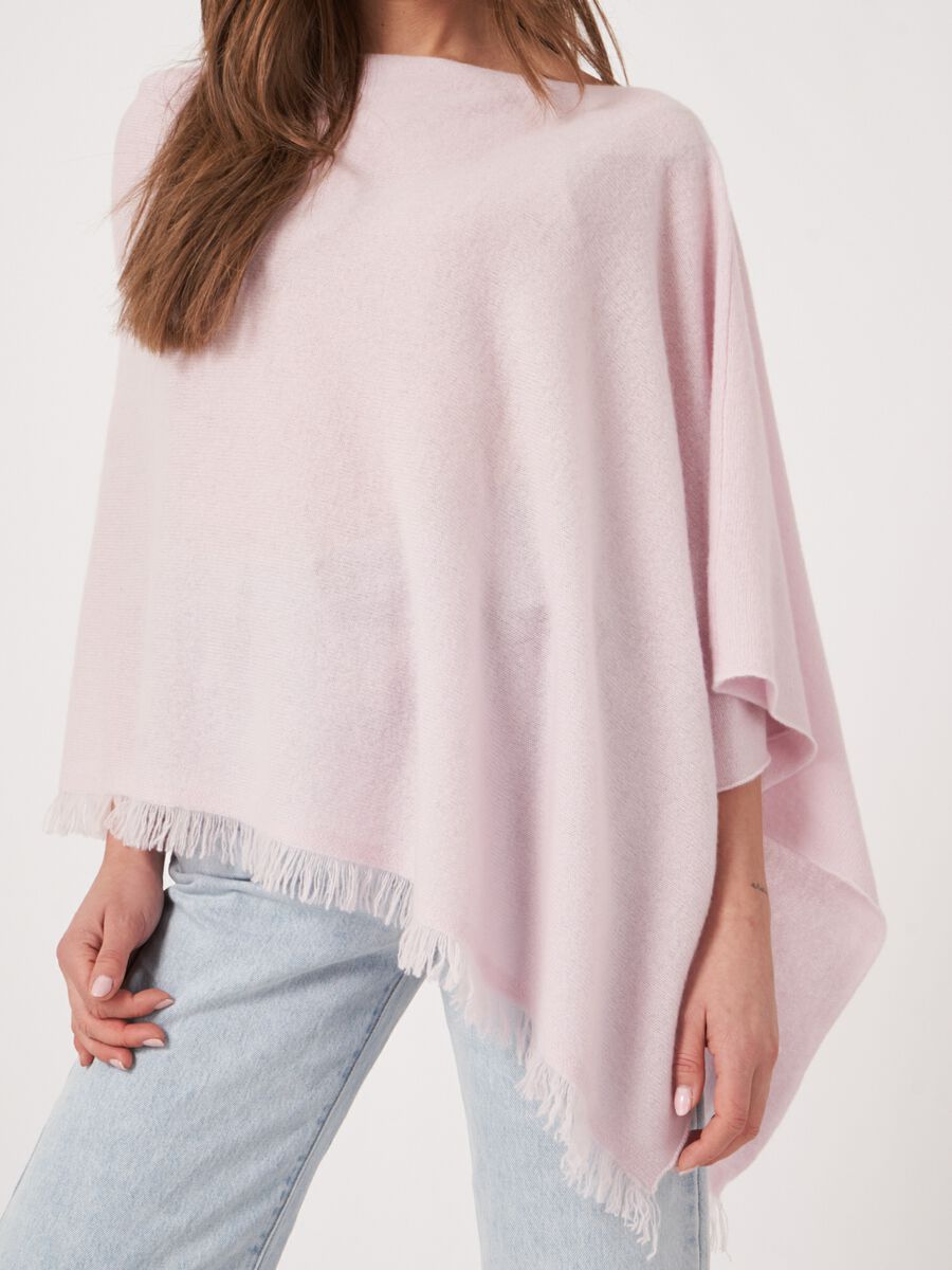 Fein gestrickter Poncho mit Fransen aus Bio-Kaschmir image number 97