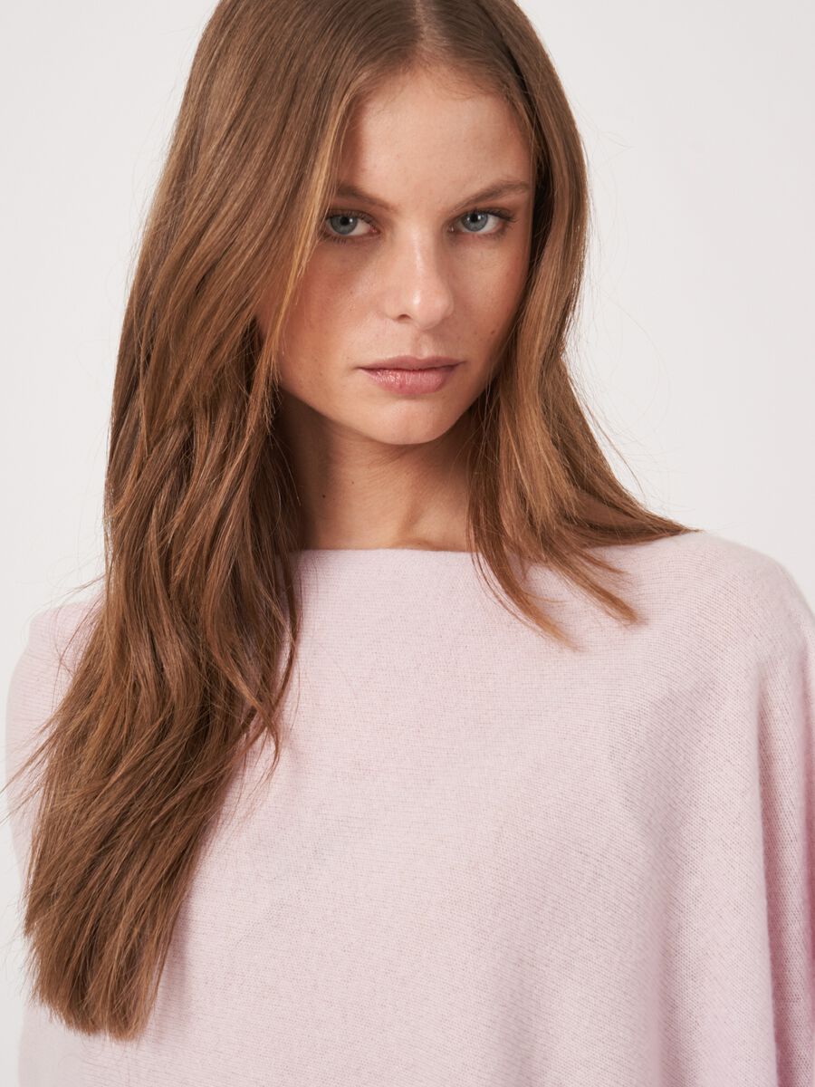 Fein gestrickter Poncho mit Fransen aus Bio-Kaschmir image number 98