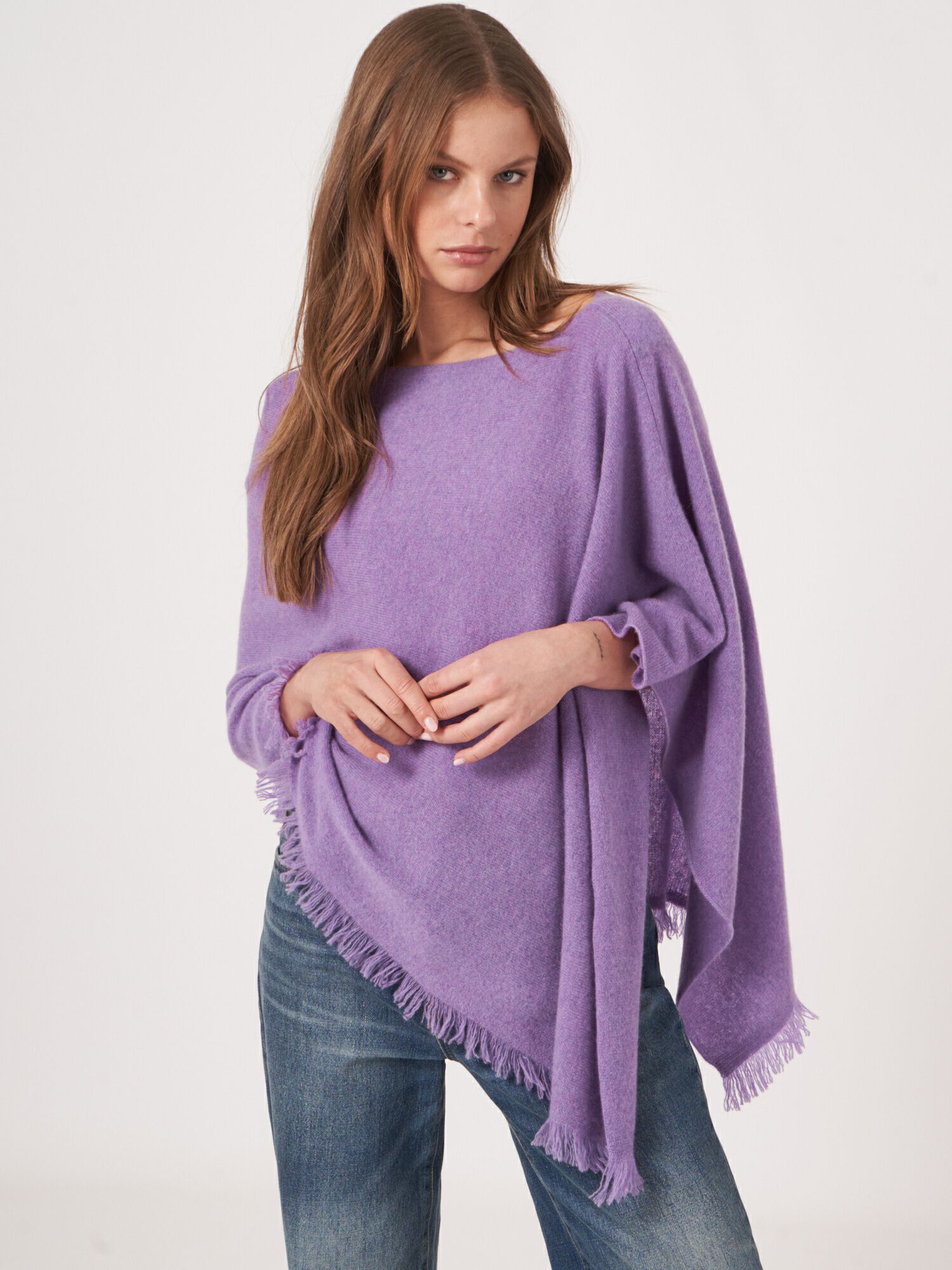 Organisch cashmere poncho met franjes