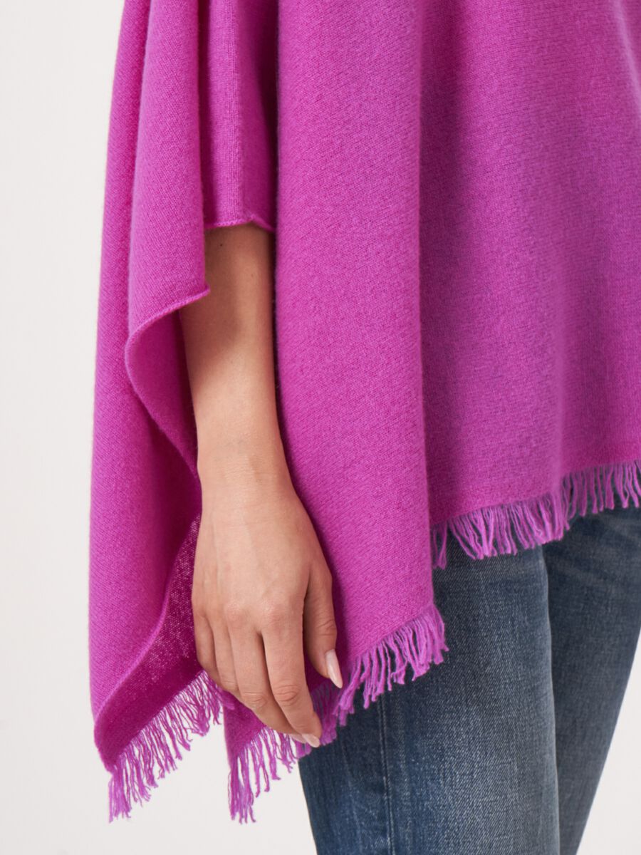Fein gestrickter Poncho mit Fransen aus Bio-Kaschmir image number 108