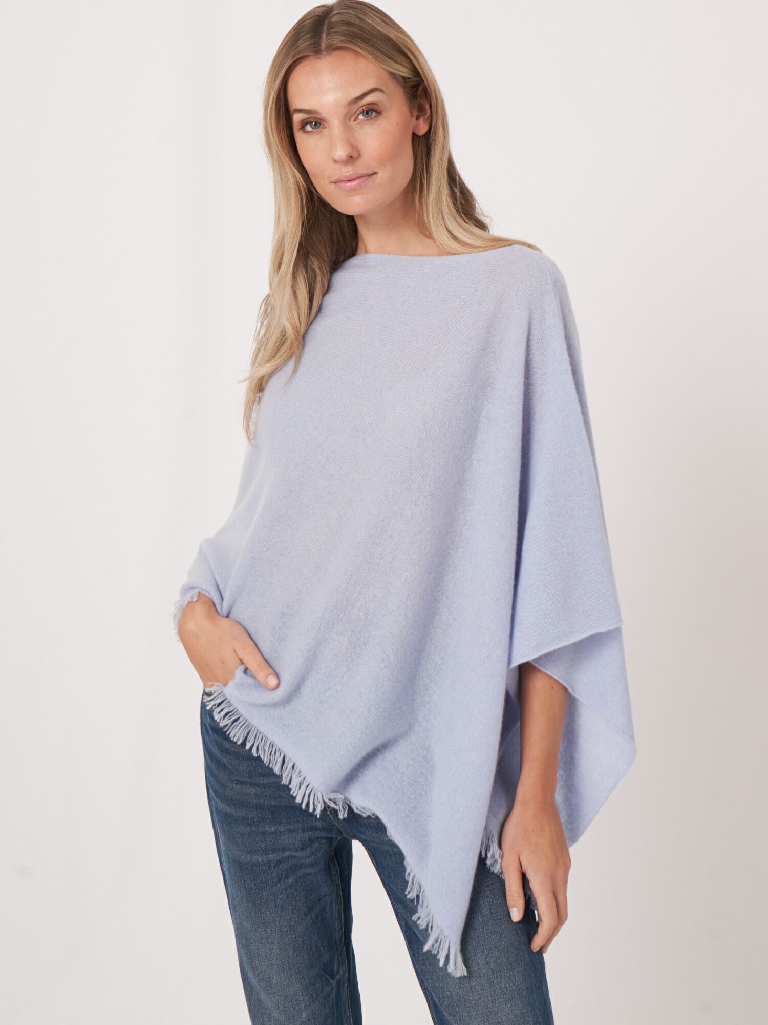 Organisch cashmere poncho met franjes