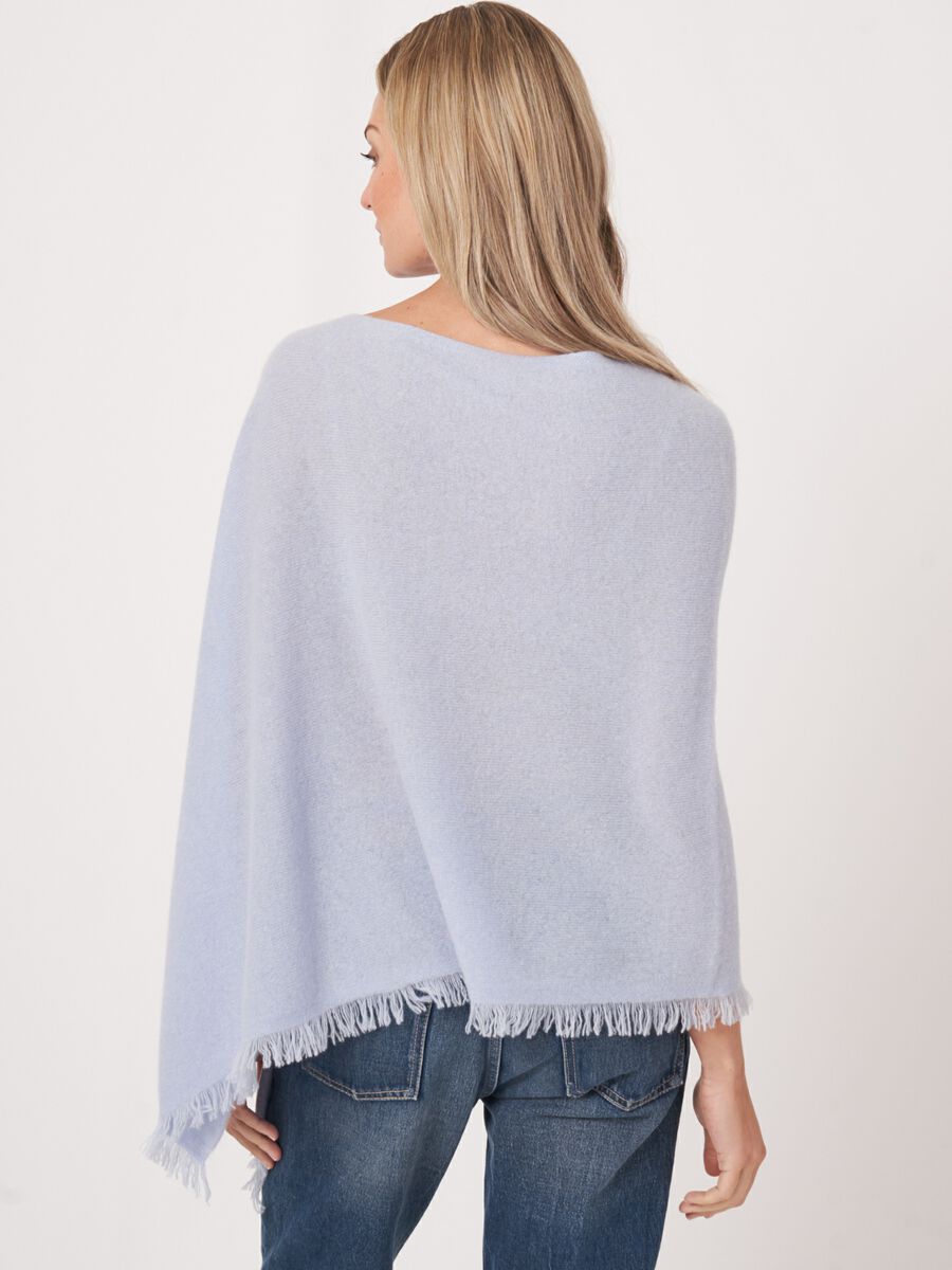 Fein gestrickter Poncho mit Fransen aus Bio-Kaschmir image number 111