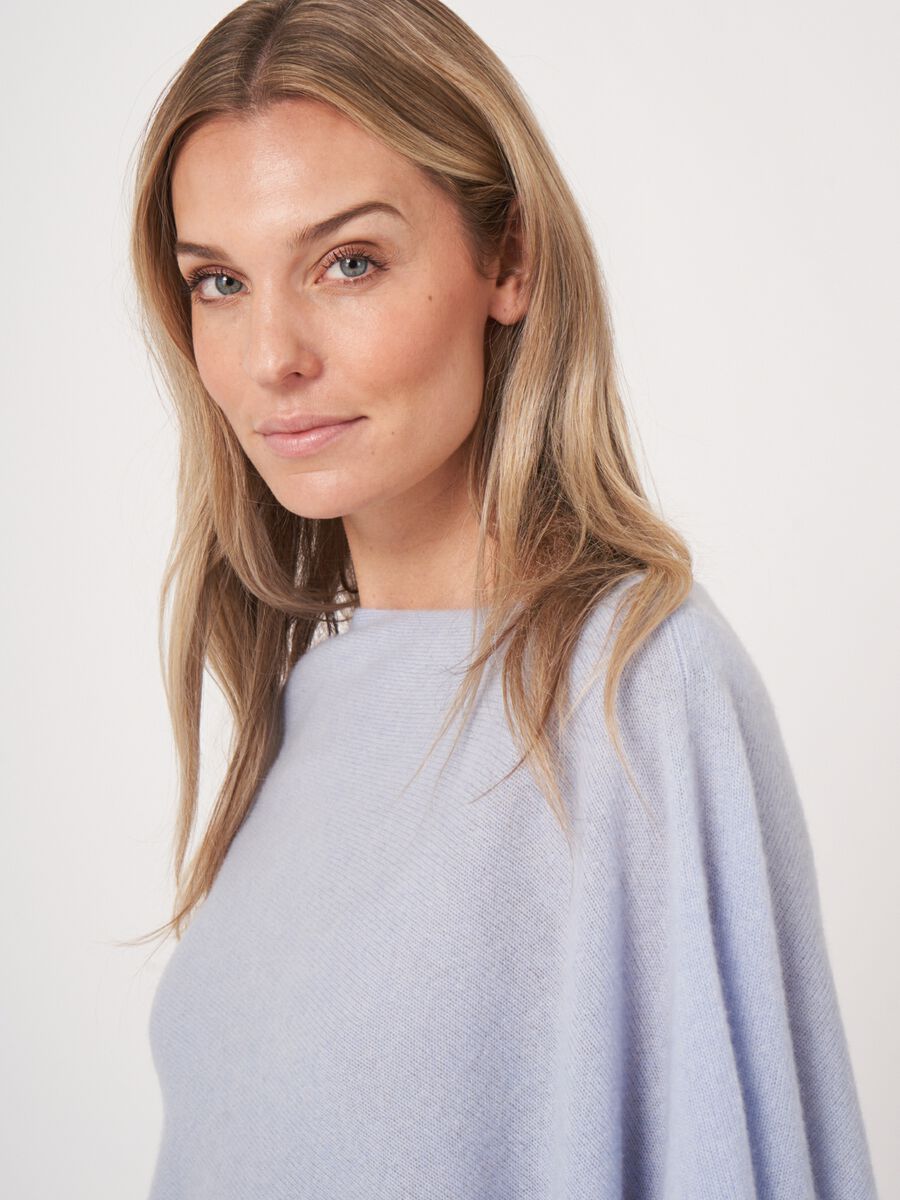 Fein gestrickter Poncho mit Fransen aus Bio-Kaschmir image number 113