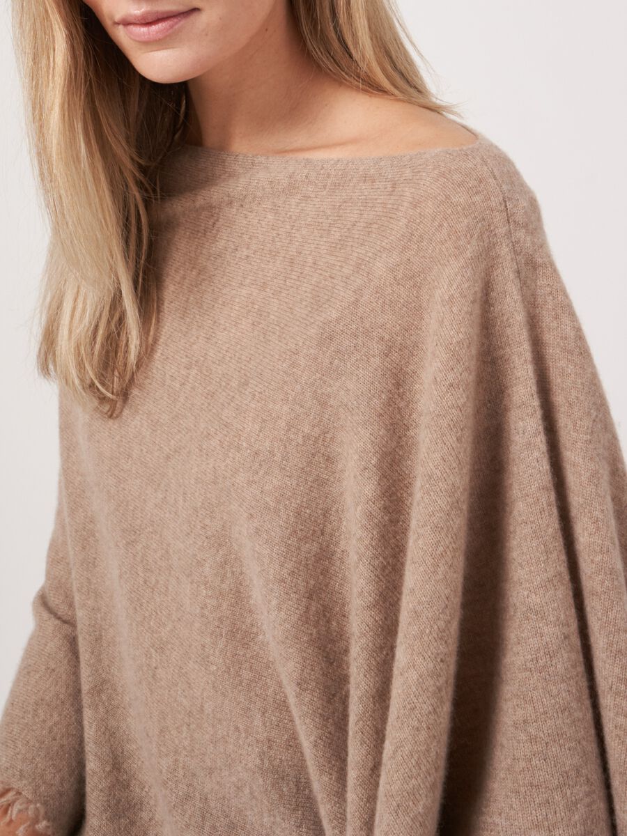 Fein gestrickter Poncho mit Fransen aus Bio-Kaschmir image number 66