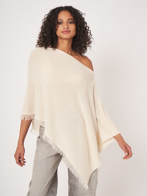 Organisch cashmere poncho met franjes