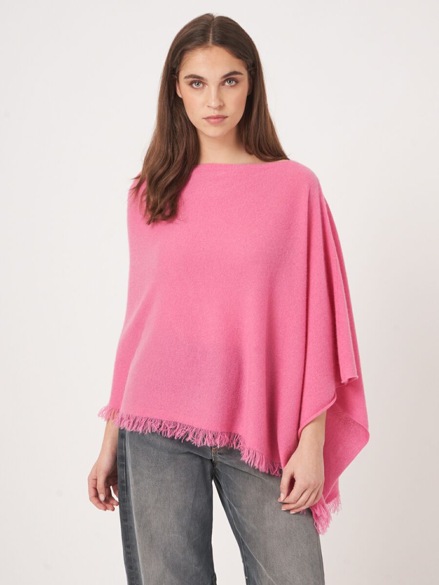 Fein gestrickter Poncho mit Fransen aus Bio-Kaschmir image number 49