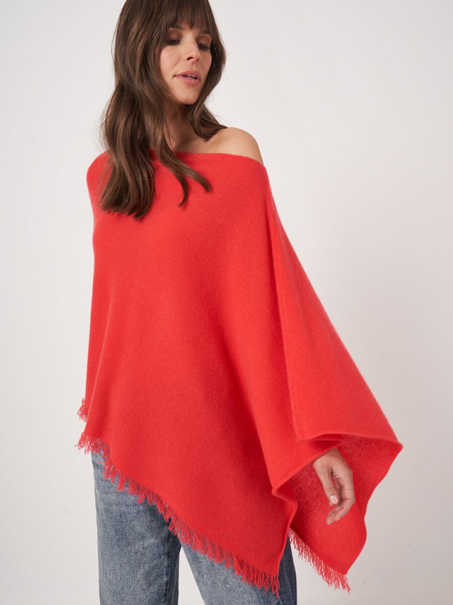 Fein gestrickter Poncho mit Fransen aus Bio-Kaschmir image number 59