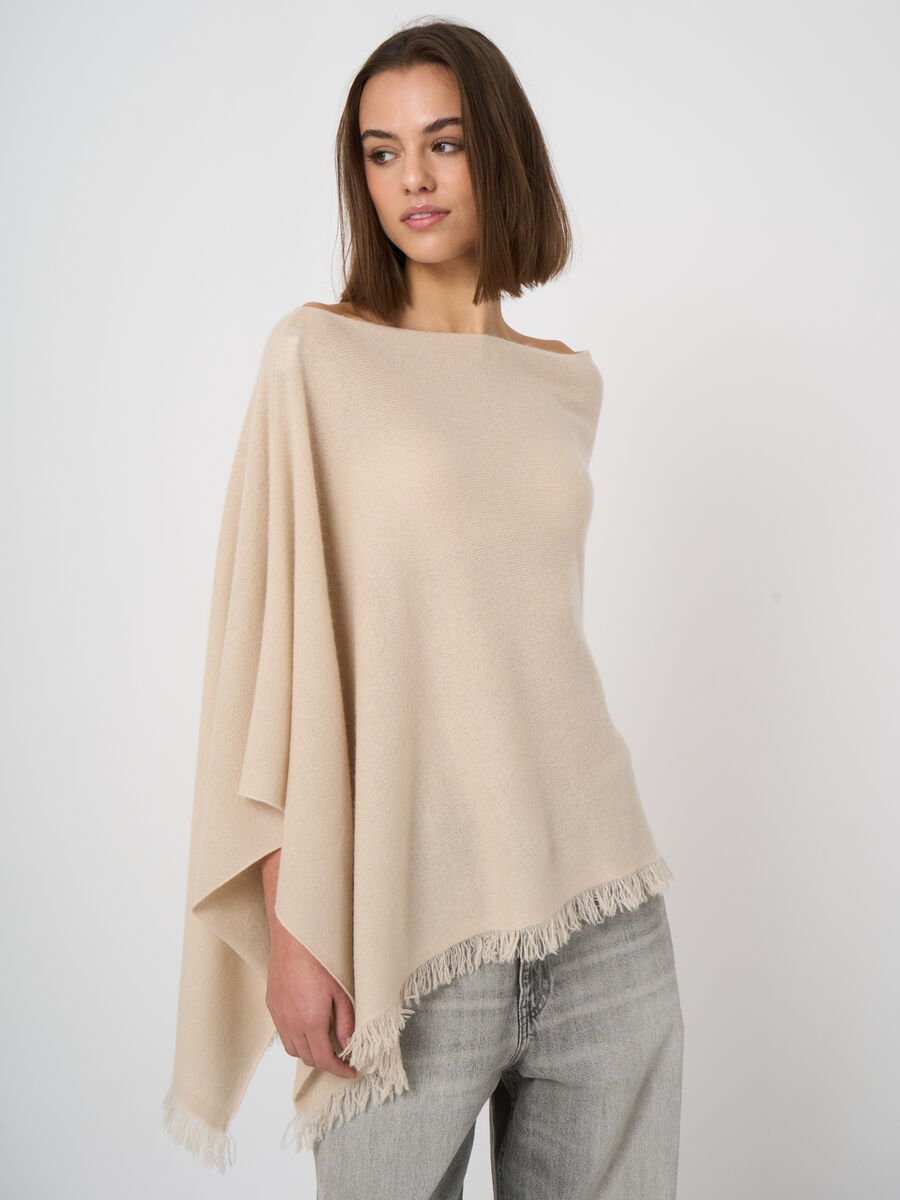 Fine-knit organic cashmere poncho with fringe image number 0