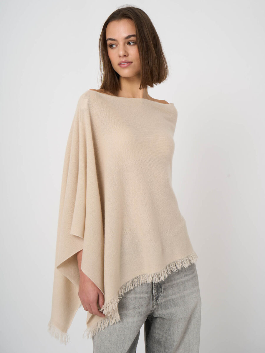 Fine-Knit Cashmere Poncho with Fringed Edges image number 0