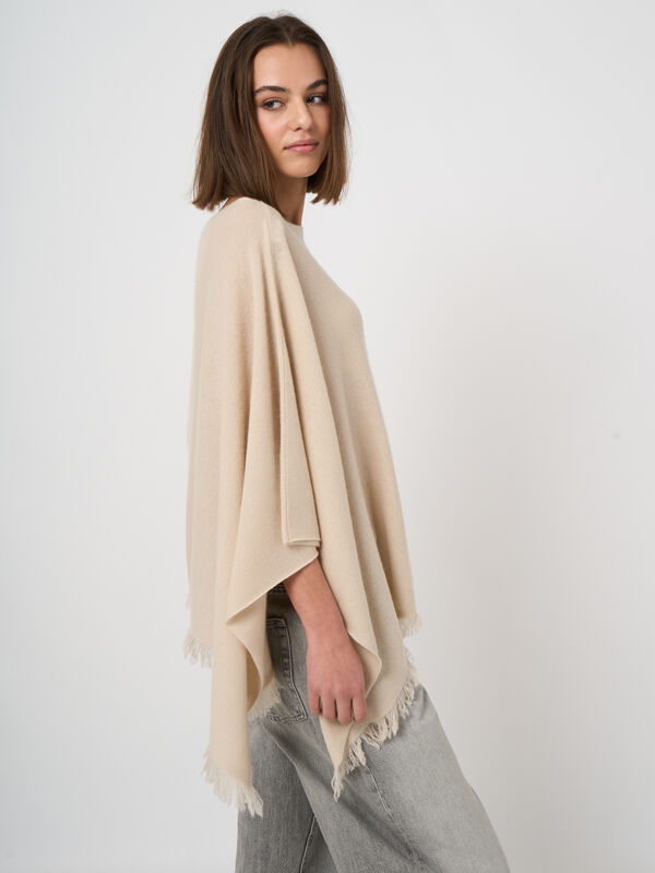 Fine-knit organic cashmere poncho with fringe image number 1