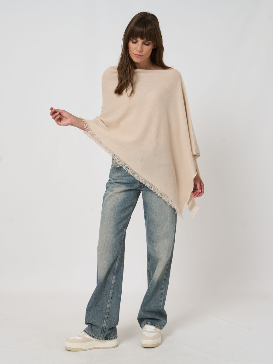 Fine-knit organic cashmere poncho with fringe image number 4