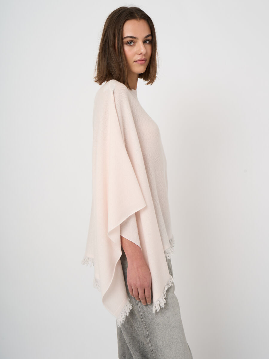Fine-knit organic cashmere poncho with fringe image number 2