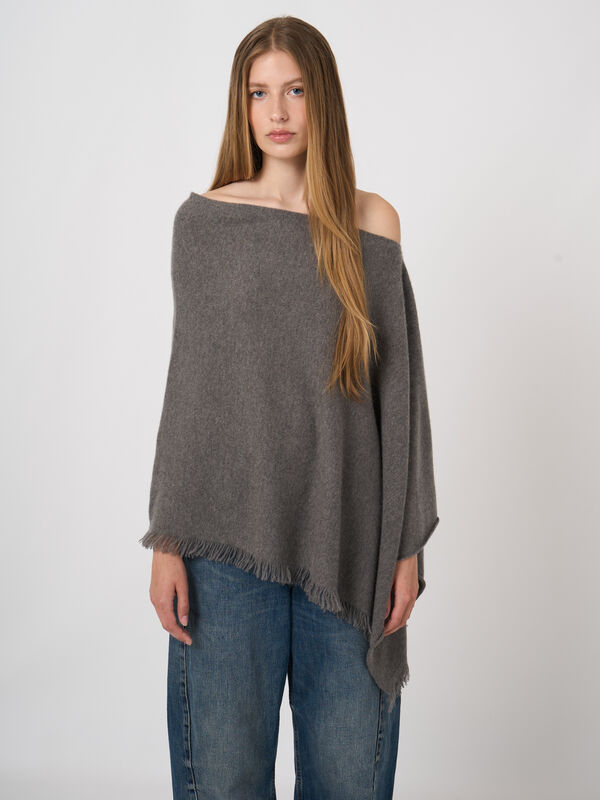 Feinstrick-Poncho aus Kaschmir mit Fransen image number 0