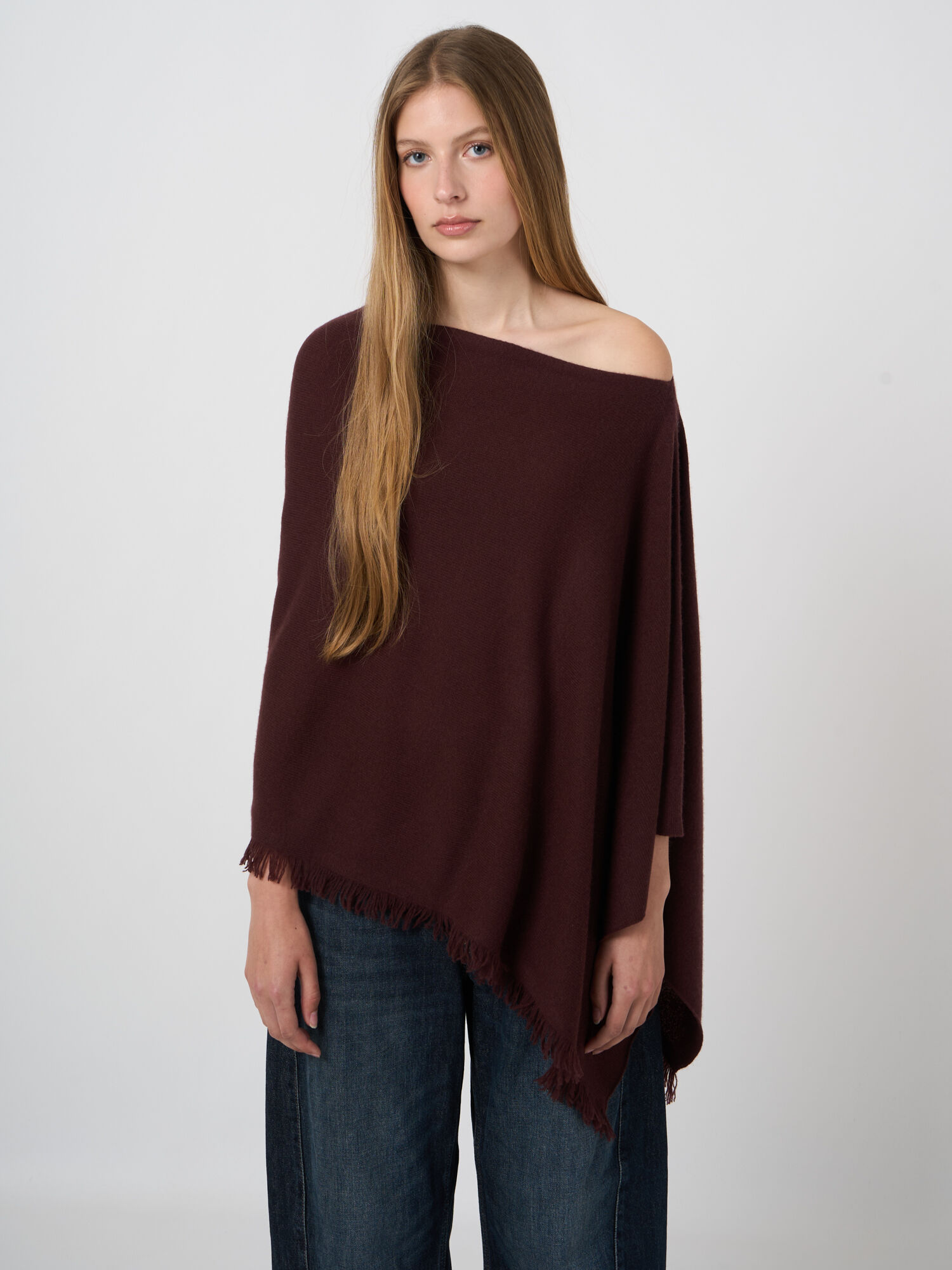 Fijngebreide kasjmier poncho met franjes